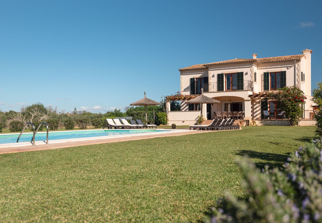 Finca en Es Llombards - Oasis de Luz en Es Llombards: Piscina, A/C y Horno Pizza (10p)