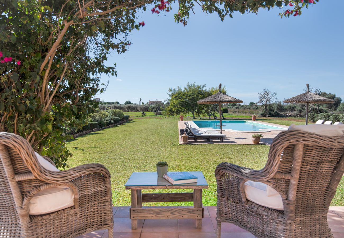 Finca en Es Llombards - Oasis de Luz en Es Llombards: Piscina, A/C y Horno Pizza (10p)