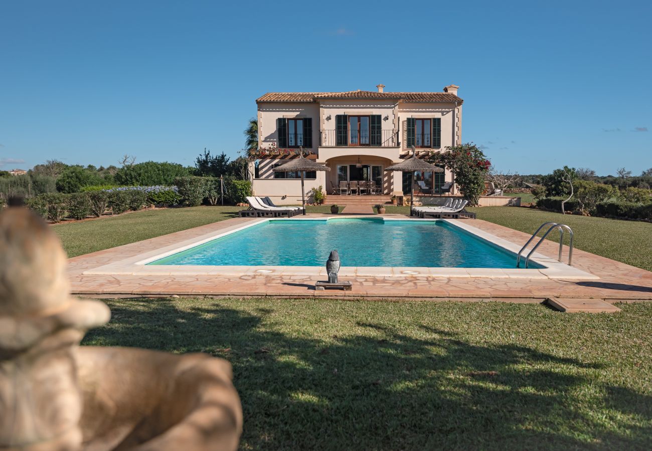 Finca en Es Llombards - Oasis de Luz en Es Llombards: Piscina, A/C y Horno Pizza (10p)