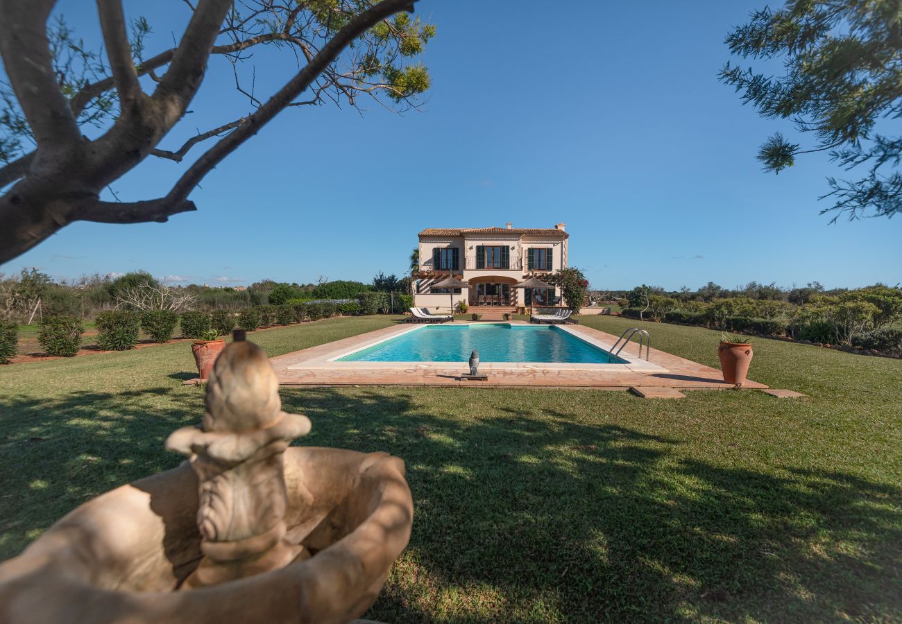 Finca en Es Llombards - Oasis de Luz en Es Llombards: Piscina, A/C y Horno Pizza (10p)