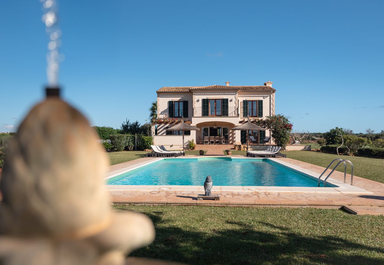 Finca en Es Llombards - Oasis de Luz en Es Llombards: Piscina, A/C y Horno Pizza (10p)