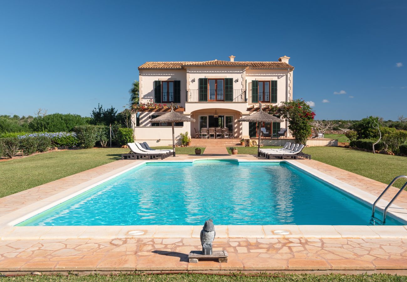 Finca en Es Llombards - Oasis de Luz en Es Llombards: Piscina, A/C y Horno Pizza (10p)