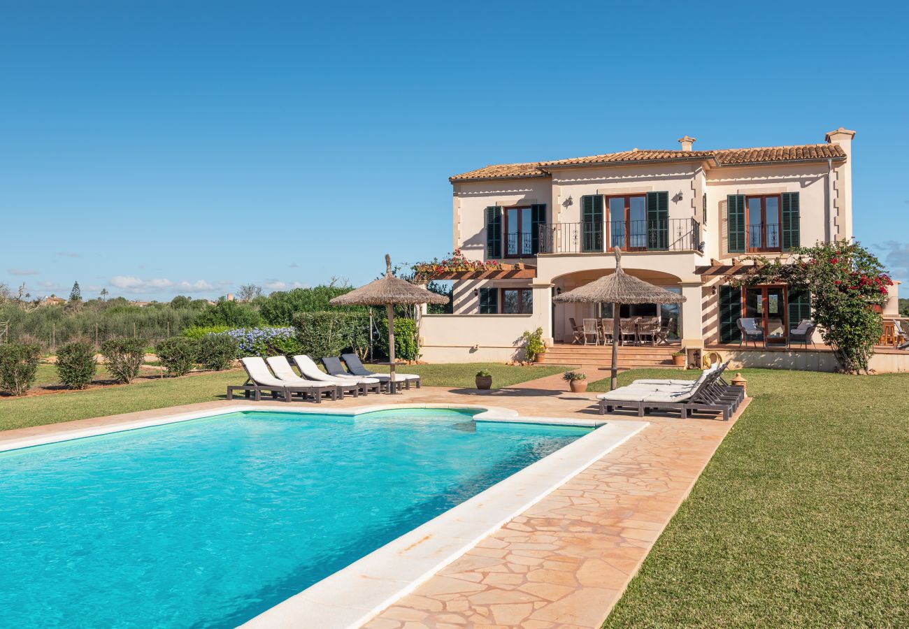 Finca en Es Llombards - Oasis de Luz en Es Llombards: Piscina, A/C y Horno Pizza (10p)