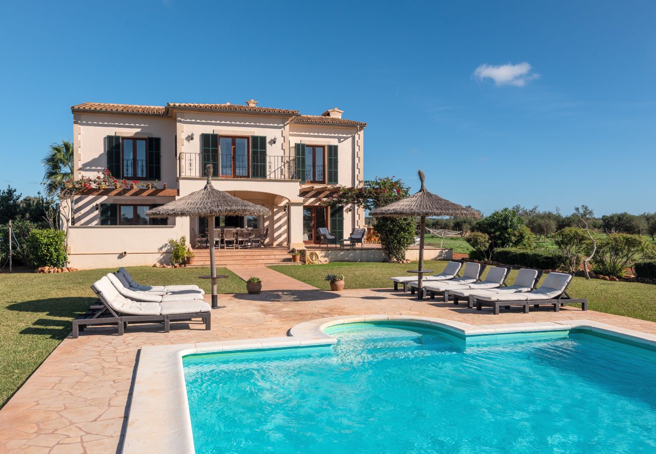 Finca en Es Llombards - Oasis de Luz en Es Llombards: Piscina, A/C y Horno Pizza (10p)