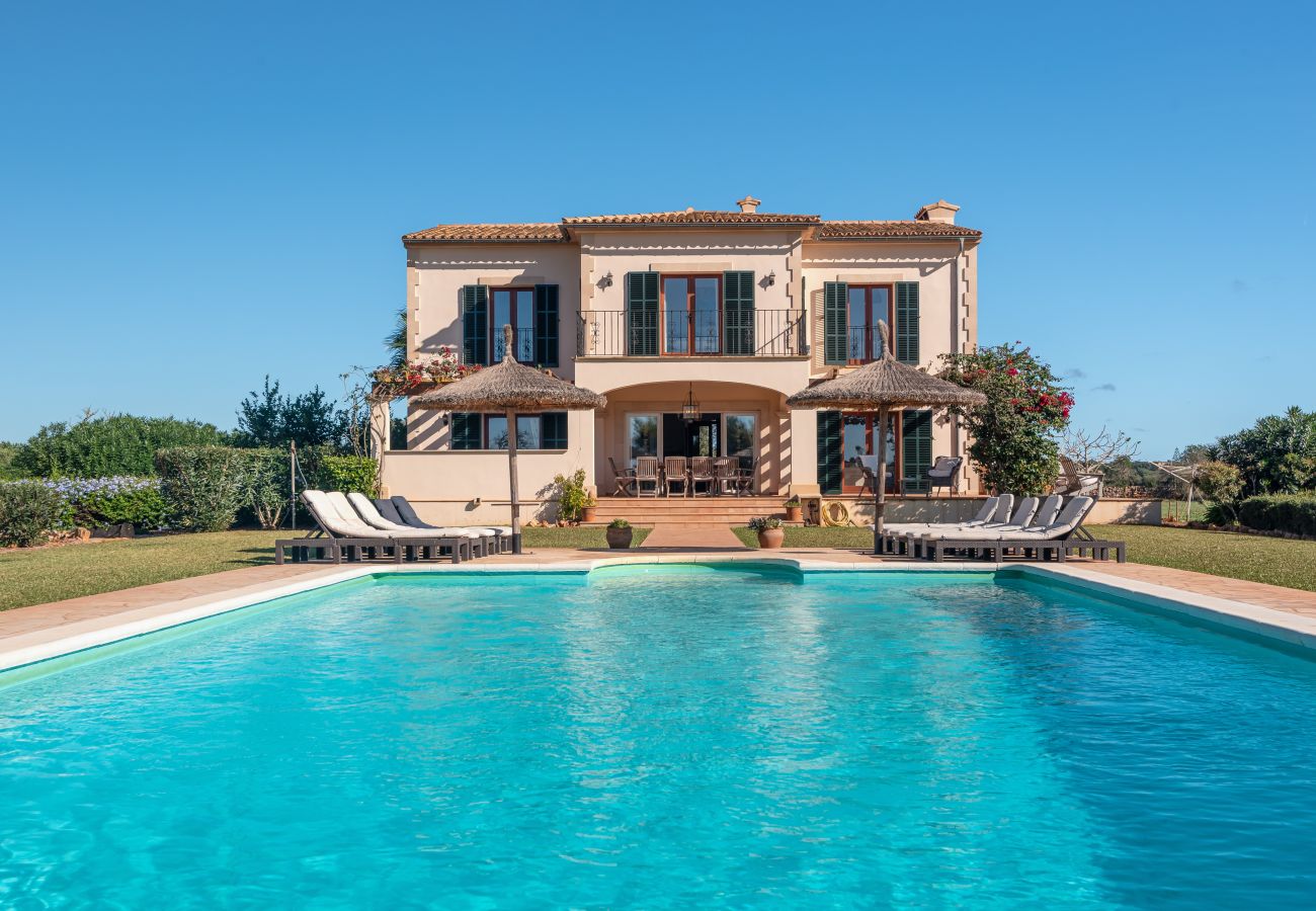 Finca en Es Llombards - Oasis de Luz en Es Llombards: Piscina, A/C y Horno Pizza (10p)