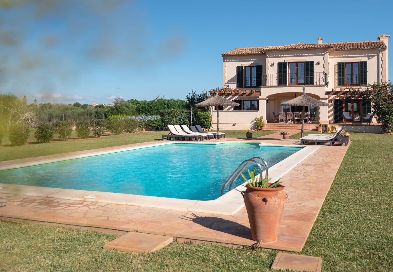 Finca en Es Llombards - Oasis de Luz en Es Llombards: Piscina, A/C y Horno Pizza (10p)