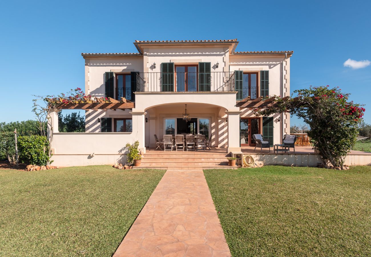 Finca en Es Llombards - Oasis de Luz en Es Llombards: Piscina, A/C y Horno Pizza (10p)