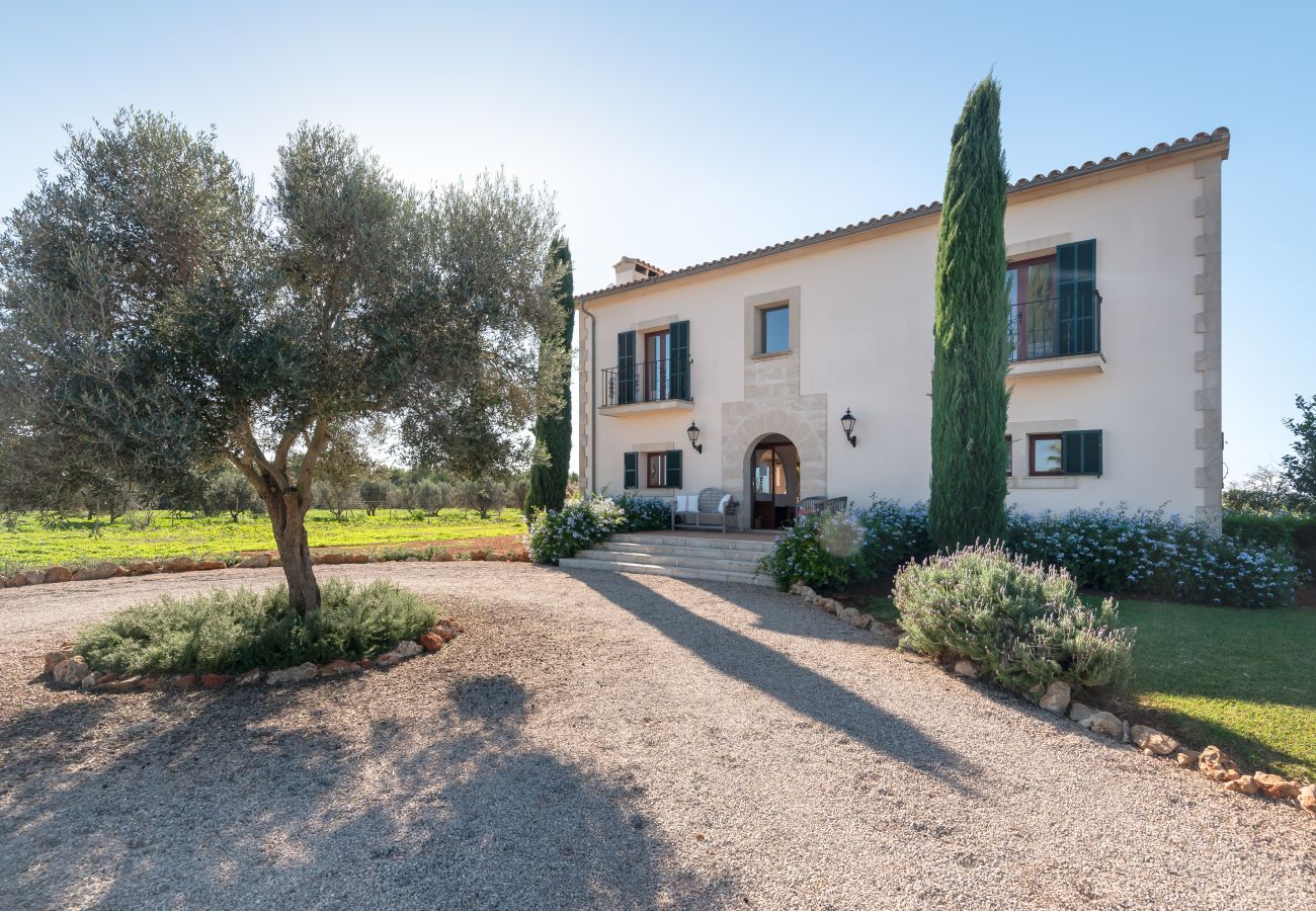 Finca en Es Llombards - Oasis de Luz en Es Llombards: Piscina, A/C y Horno Pizza (10p)