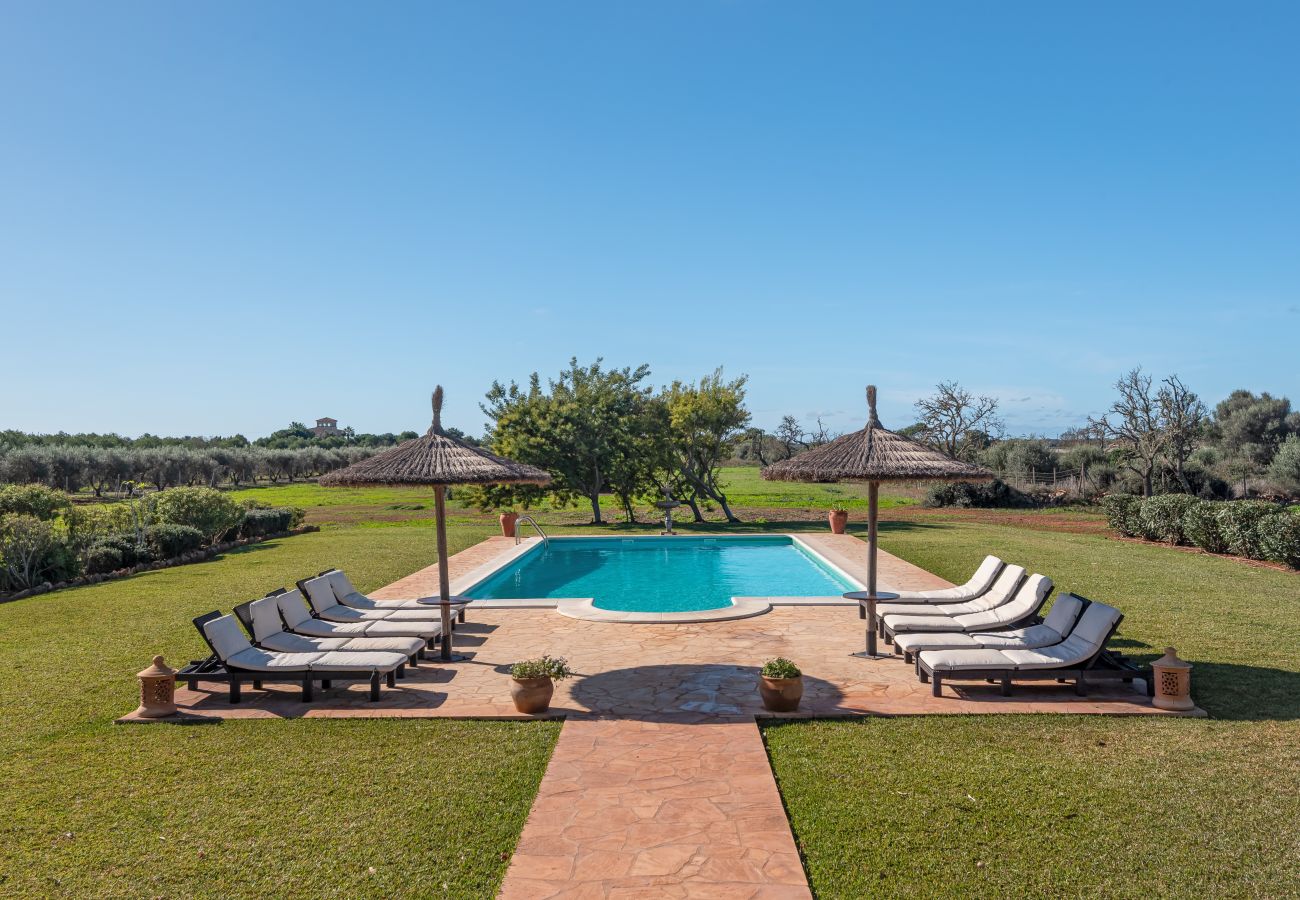 Finca en Es Llombards - Oasis de Luz en Es Llombards: Piscina, A/C y Horno Pizza (10p)