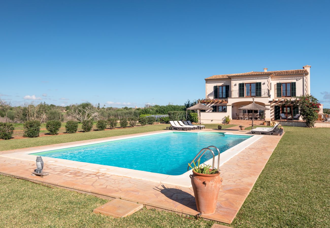 Finca en Es Llombards - Oasis de Luz en Es Llombards: Piscina, A/C y Horno Pizza (10p)