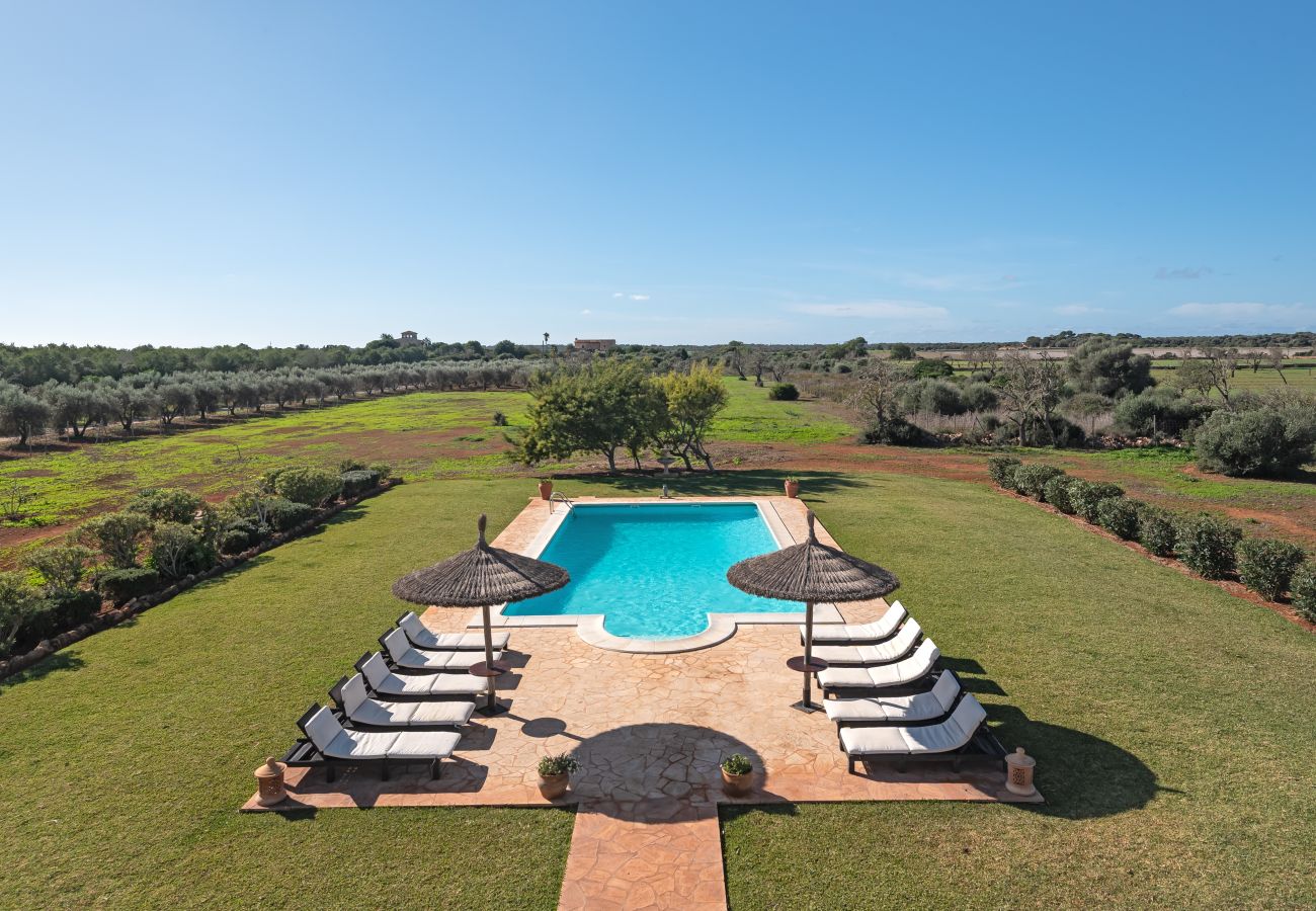 Finca en Es Llombards - Oasis de Luz en Es Llombards: Piscina, A/C y Horno Pizza (10p)