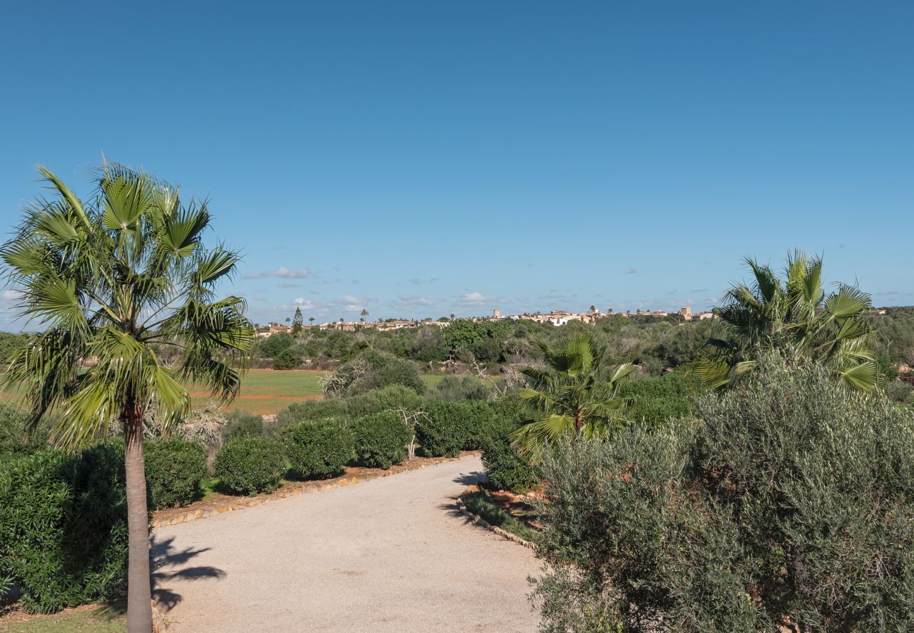 Finca en Es Llombards - Oasis de Luz en Es Llombards: Piscina, A/C y Horno Pizza (10p)