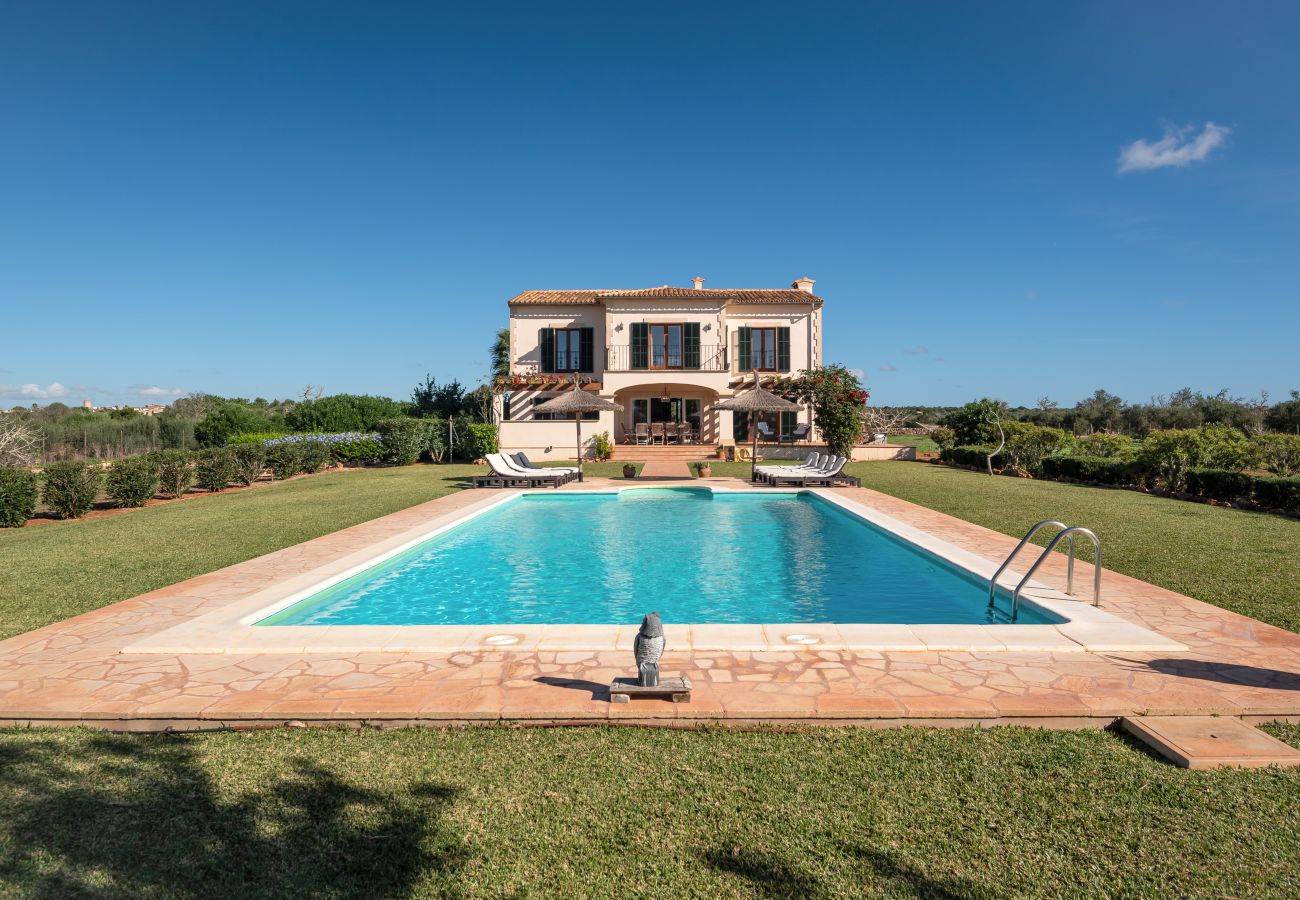 Finca en Es Llombards - Oasis de Luz en Es Llombards: Piscina, A/C y Horno Pizza (10p)