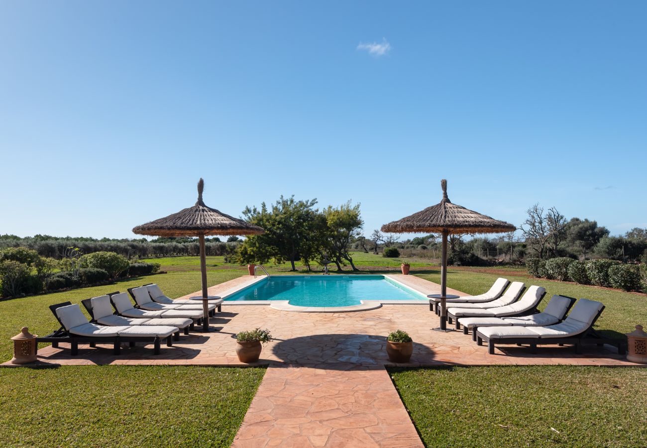Finca en Es Llombards - Oasis de Luz en Es Llombards: Piscina, A/C y Horno Pizza (10p)