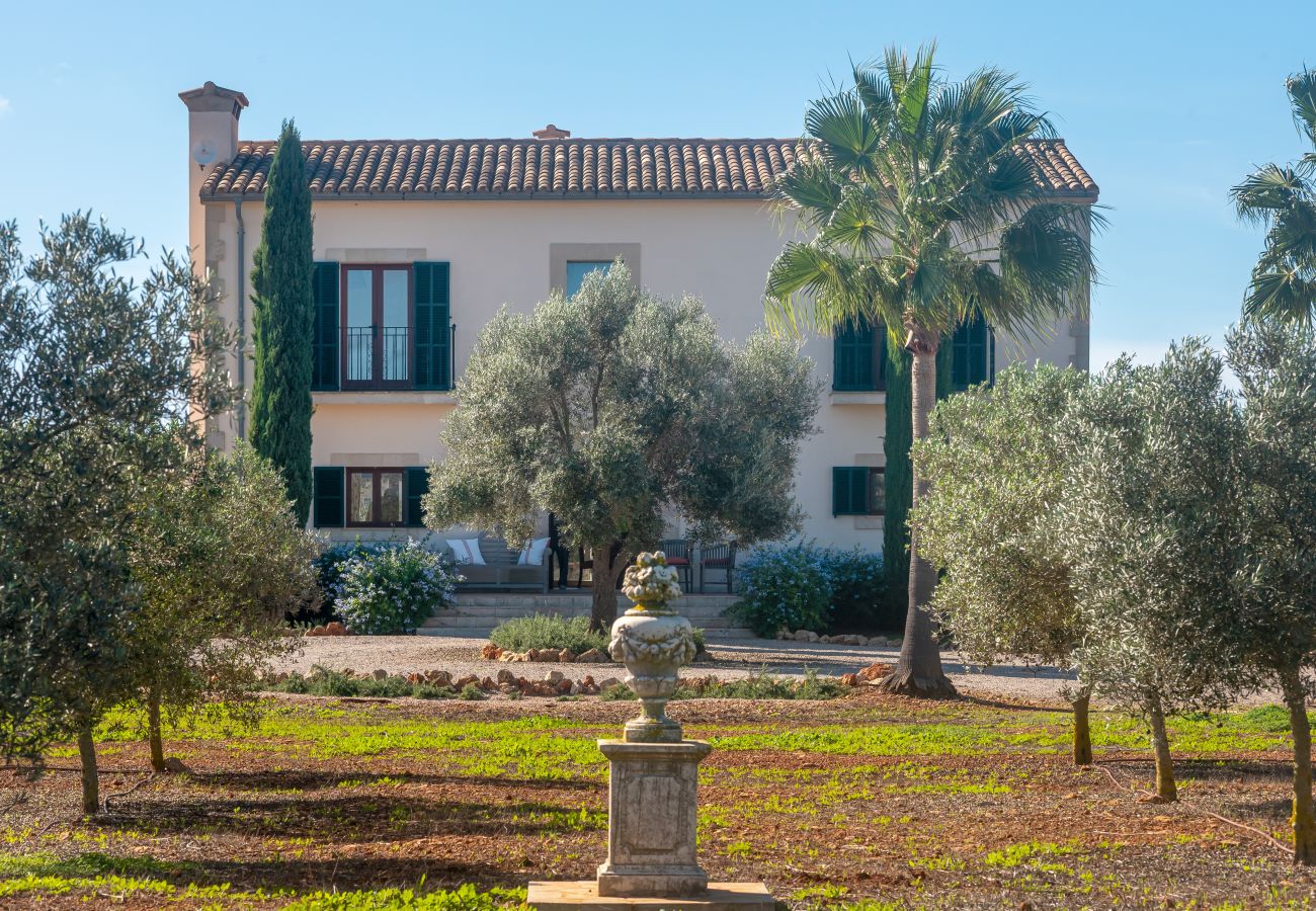 Finca en Es Llombards - Oasis de Luz en Es Llombards: Piscina, A/C y Horno Pizza (10p)