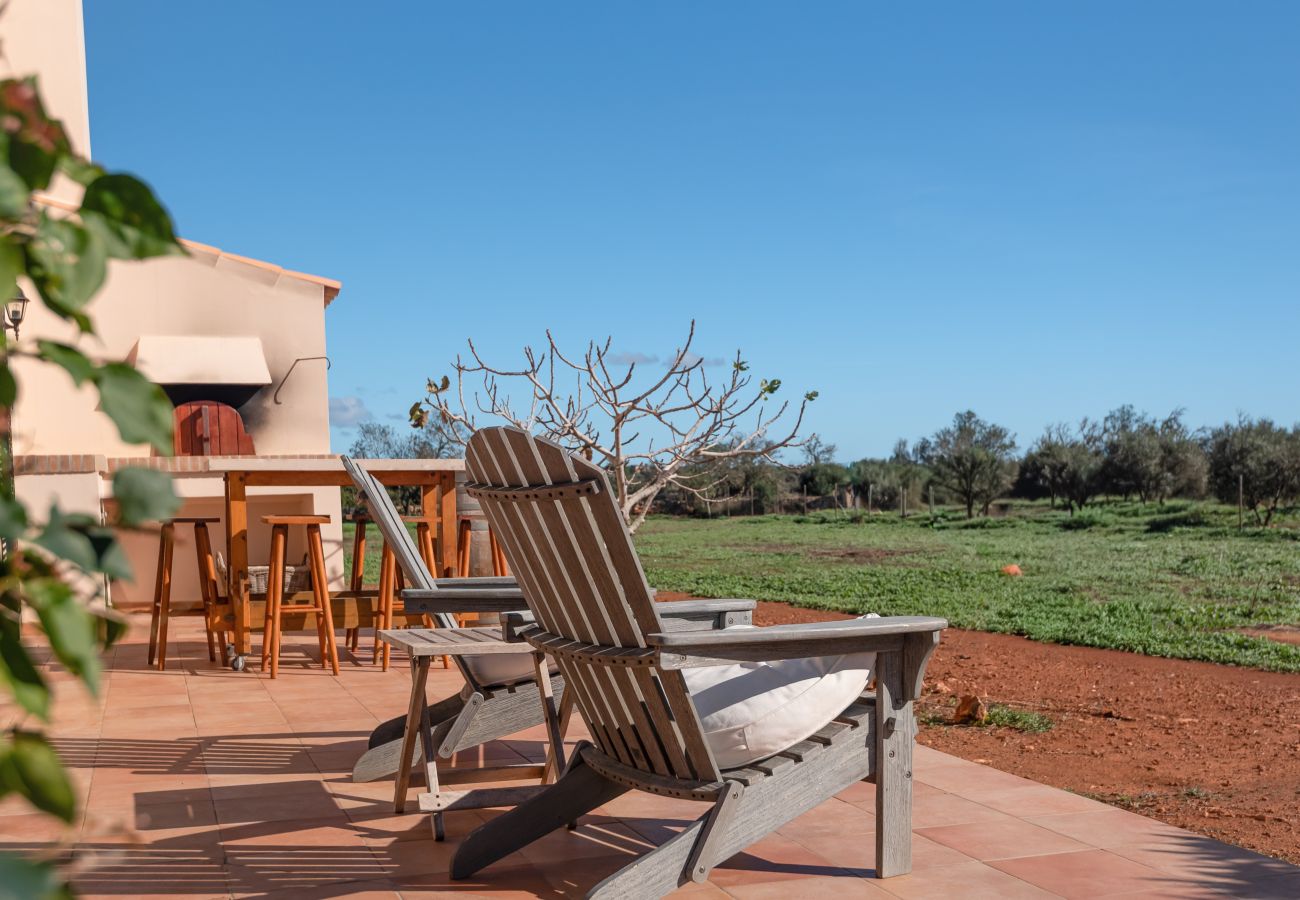 Finca en Es Llombards - Oasis de Luz en Es Llombards: Piscina, A/C y Horno Pizza (10p)