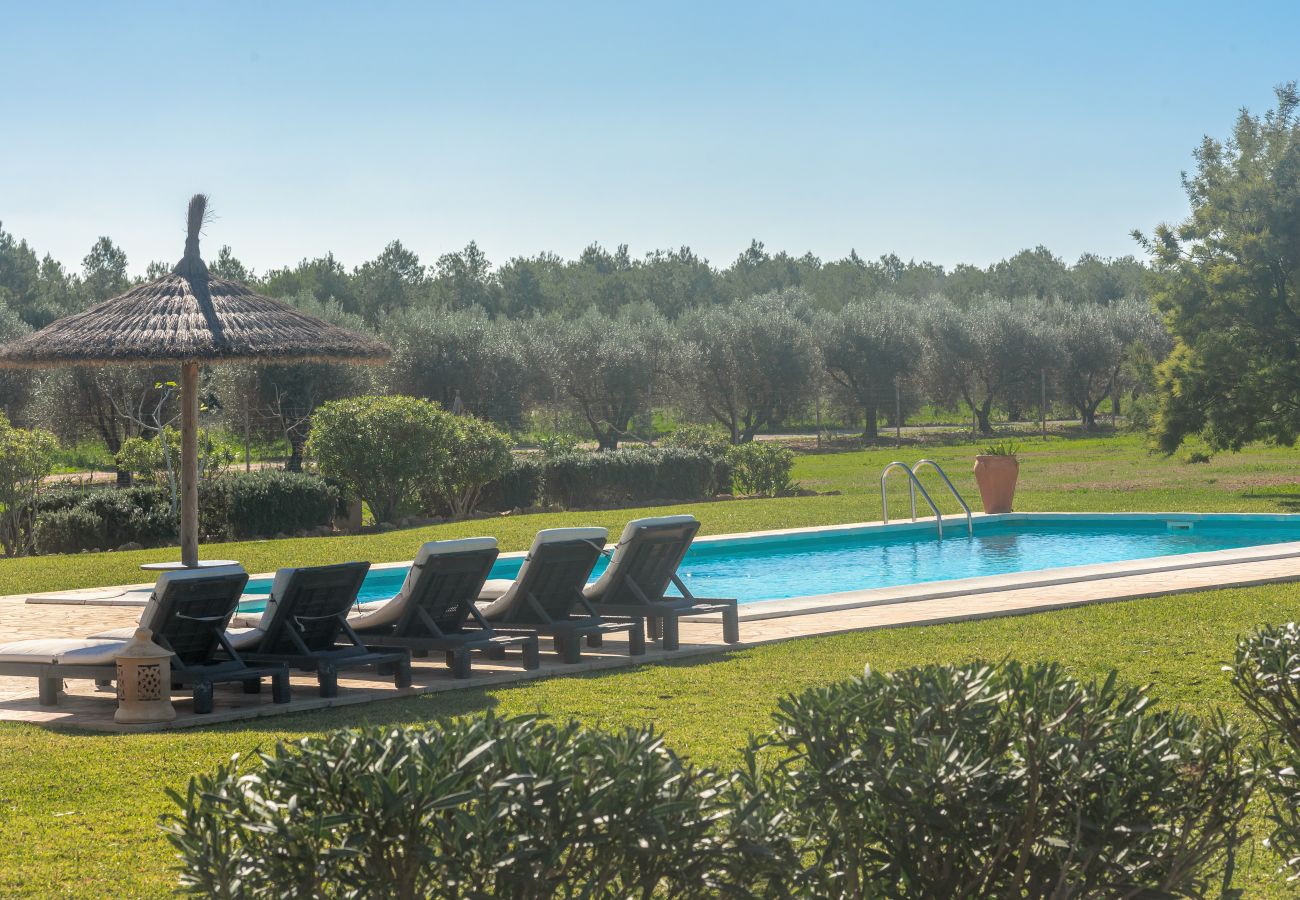 Finca en Es Llombards - Oasis de Luz en Es Llombards: Piscina, A/C y Horno Pizza (10p)