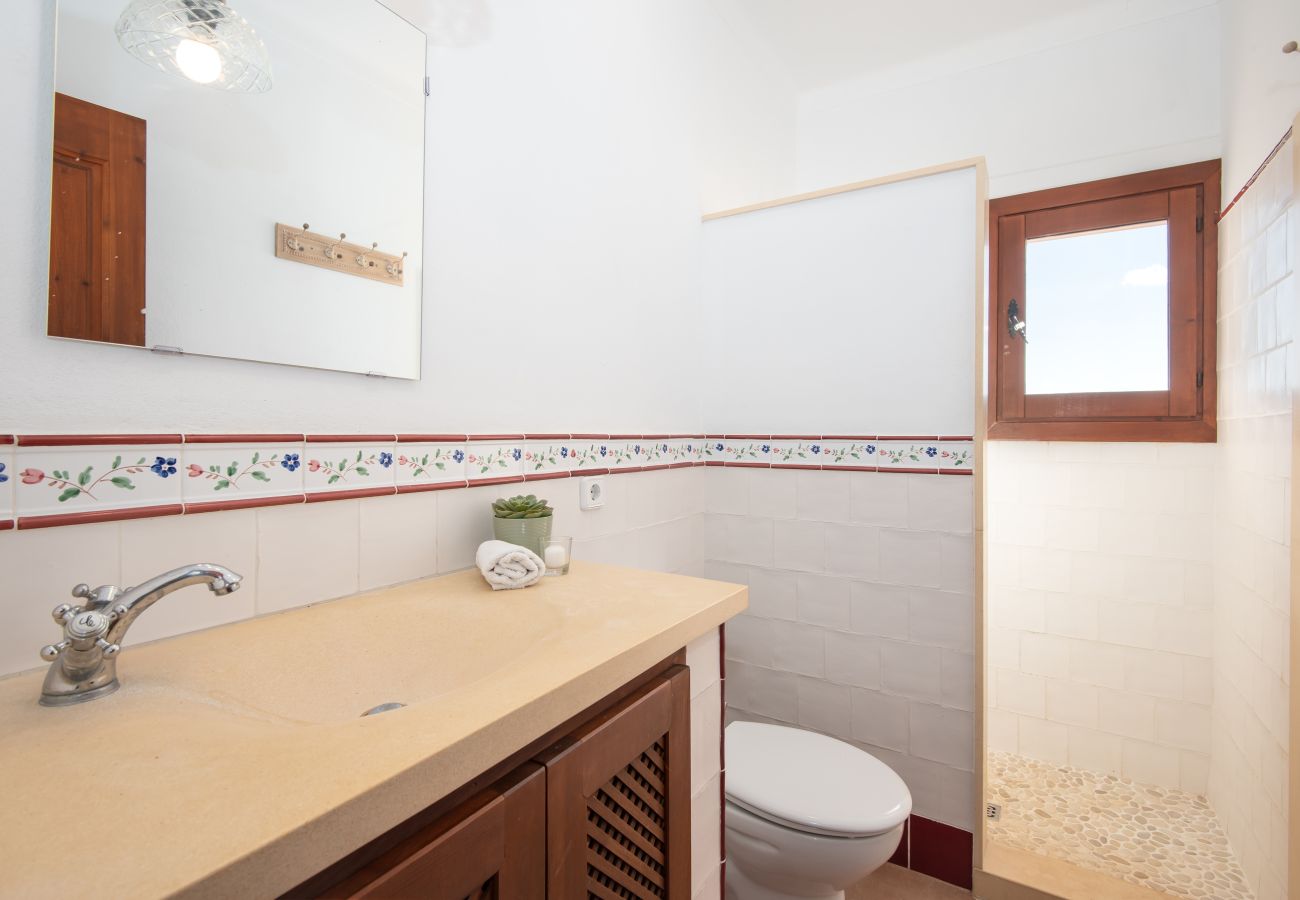 Finca en Es Llombards - Oasis de Luz en Es Llombards: Piscina, A/C y Horno Pizza (10p)