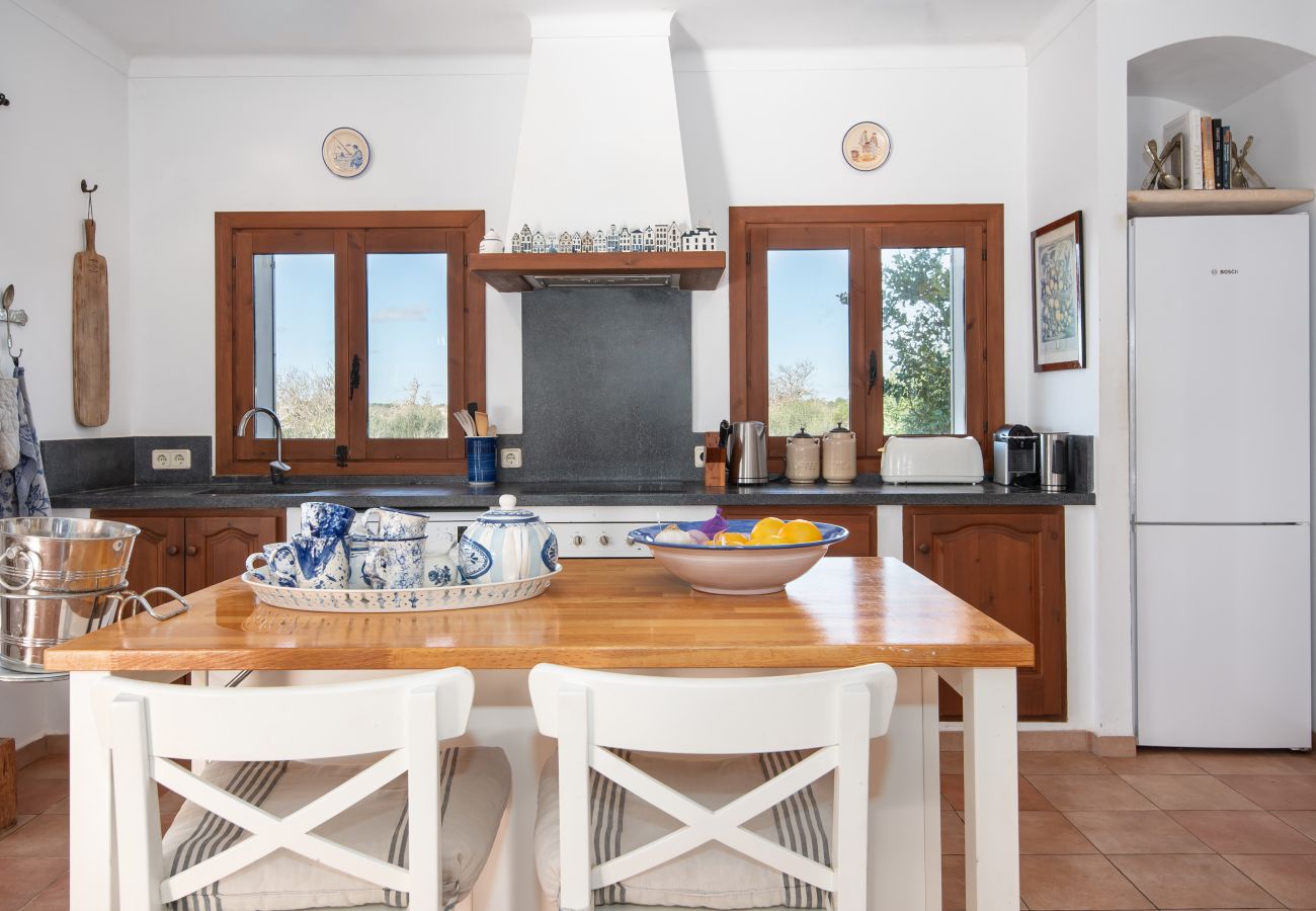 Finca en Es Llombards - Oasis de Luz en Es Llombards: Piscina, A/C y Horno Pizza (10p)