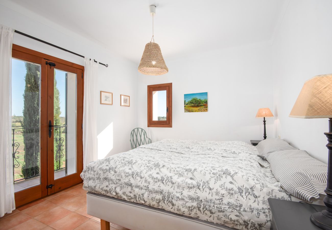 Finca en Es Llombards - Oasis de Luz en Es Llombards: Piscina, A/C y Horno Pizza (10p)