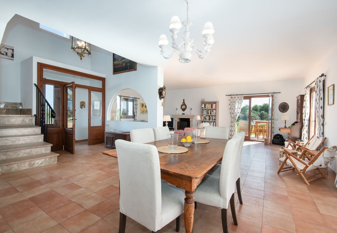 Finca en Es Llombards - Oasis de Luz en Es Llombards: Piscina, A/C y Horno Pizza (10p)