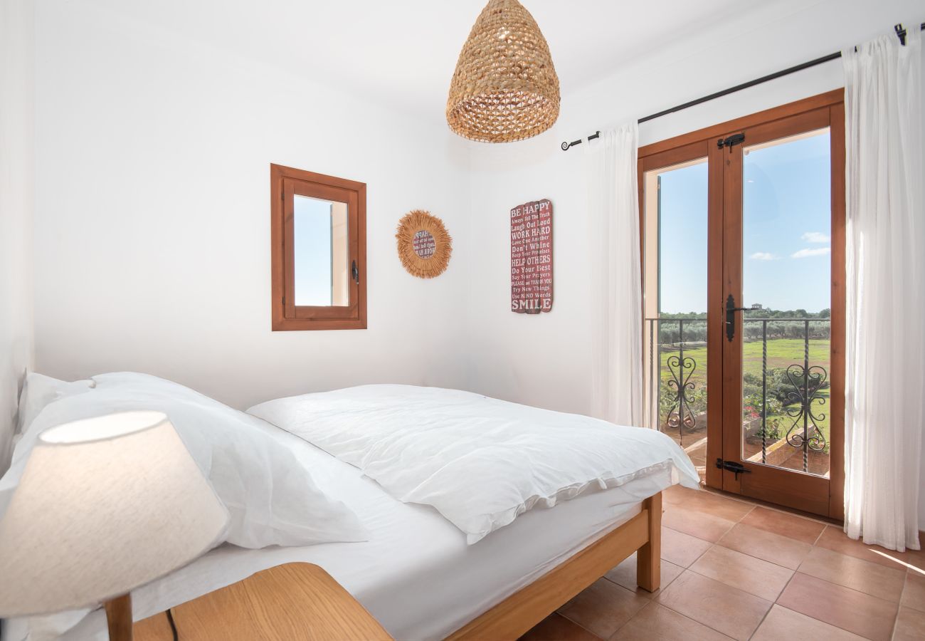 Finca en Es Llombards - Oasis de Luz en Es Llombards: Piscina, A/C y Horno Pizza (10p)