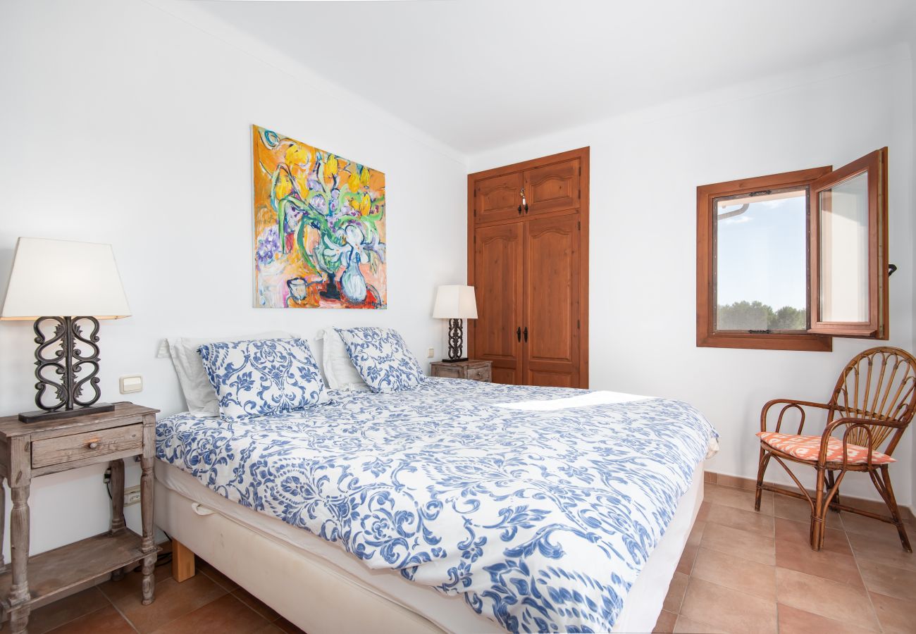 Finca en Es Llombards - Oasis de Luz en Es Llombards: Piscina, A/C y Horno Pizza (10p)