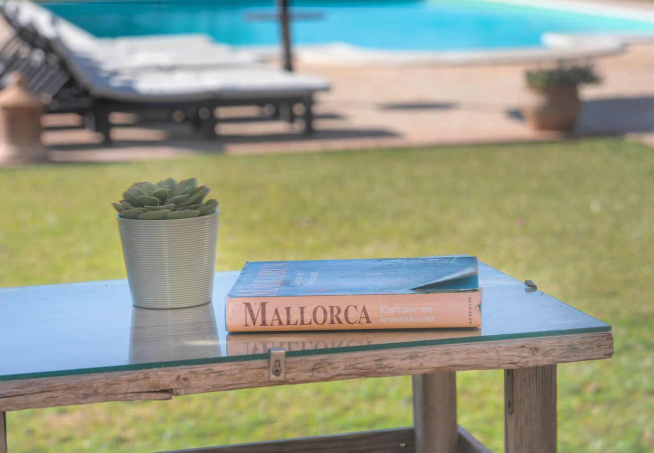 Finca en Es Llombards - Oasis de Luz en Es Llombards: Piscina, A/C y Horno Pizza (10p)