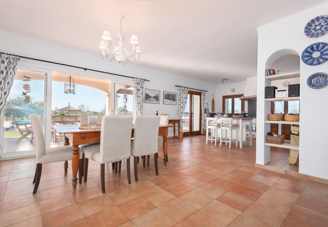 Finca en Es Llombards - Oasis de Luz en Es Llombards: Piscina, A/C y Horno Pizza (10p)