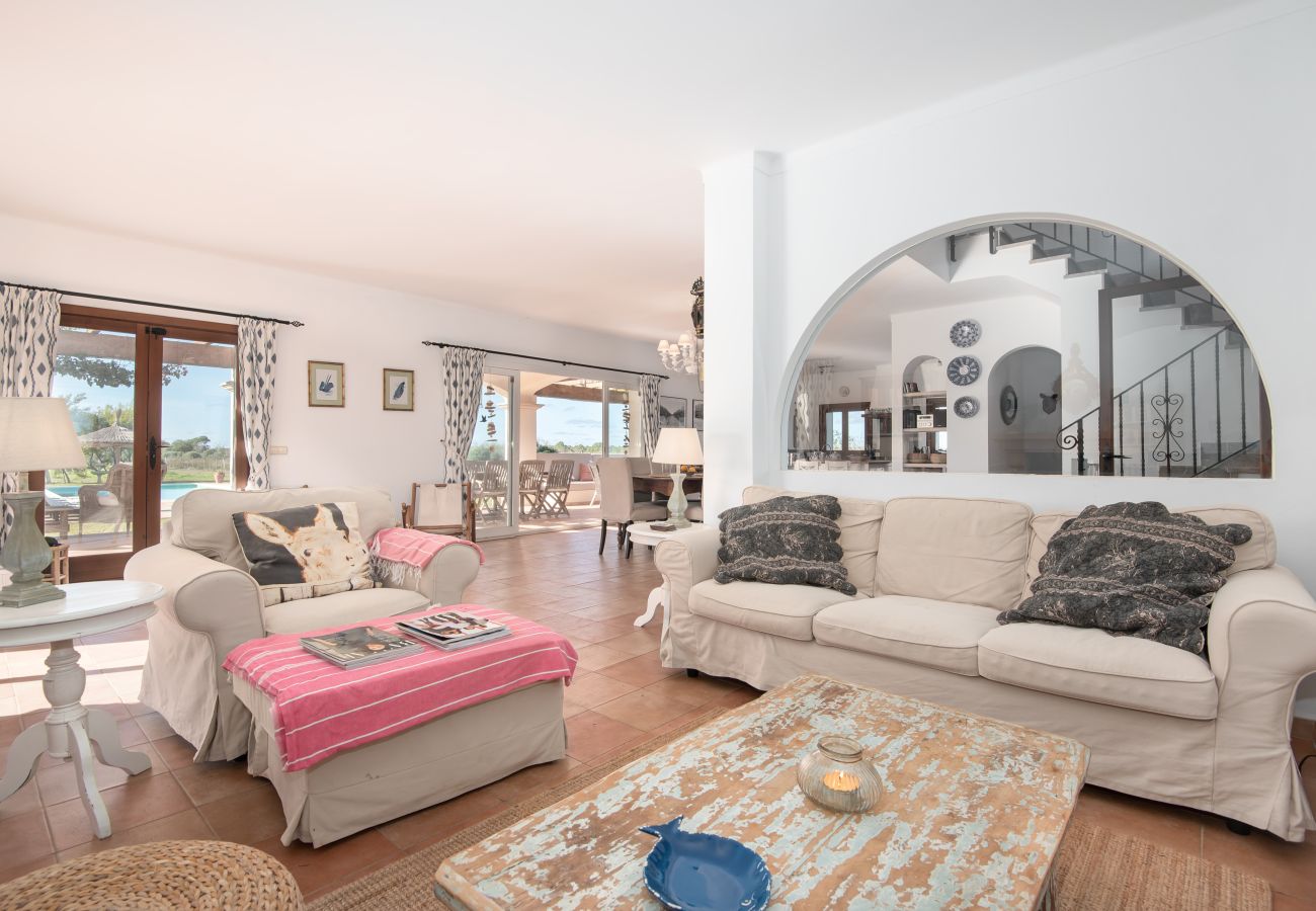 Finca en Es Llombards - Oasis de Luz en Es Llombards: Piscina, A/C y Horno Pizza (10p)