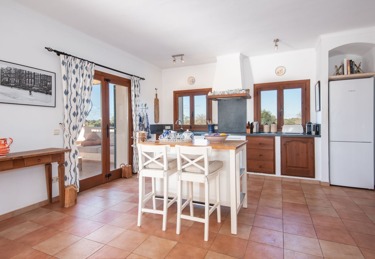 Finca en Es Llombards - Oasis de Luz en Es Llombards: Piscina, A/C y Horno Pizza (10p)