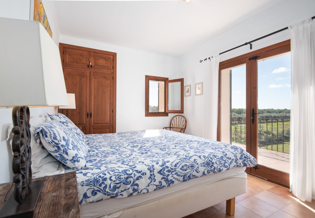 Finca en Es Llombards - Oasis de Luz en Es Llombards: Piscina, A/C y Horno Pizza (10p)