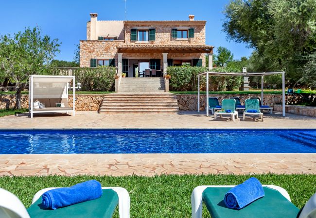 holiday rental house with pool Mallorca