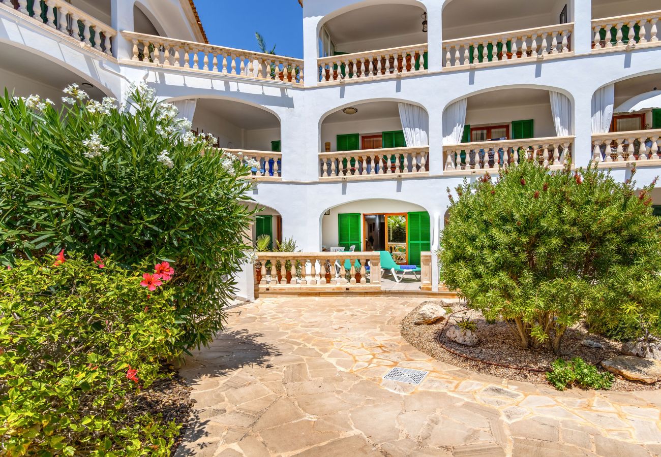 Apartment in Cala Santanyi - La Ardilla by dracmallorca