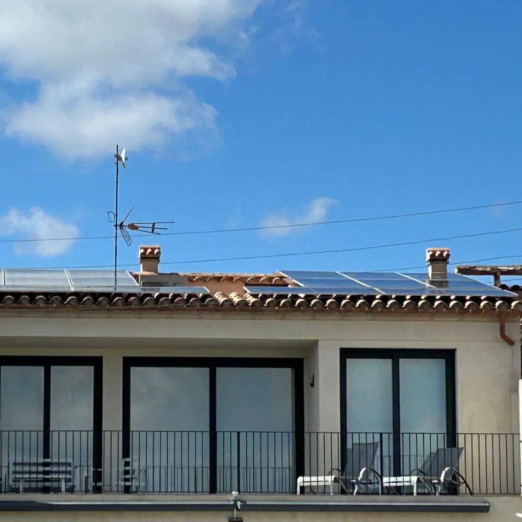Alojamiento-con-sistema-autoconsumo-solar
